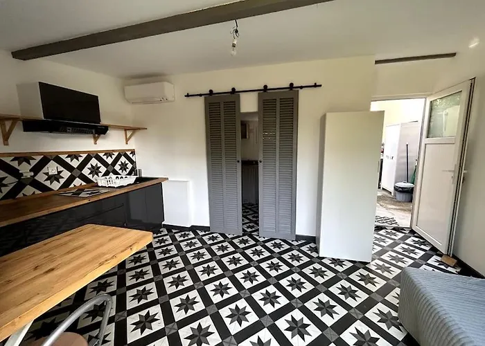 En Toute Intimite * Тулон